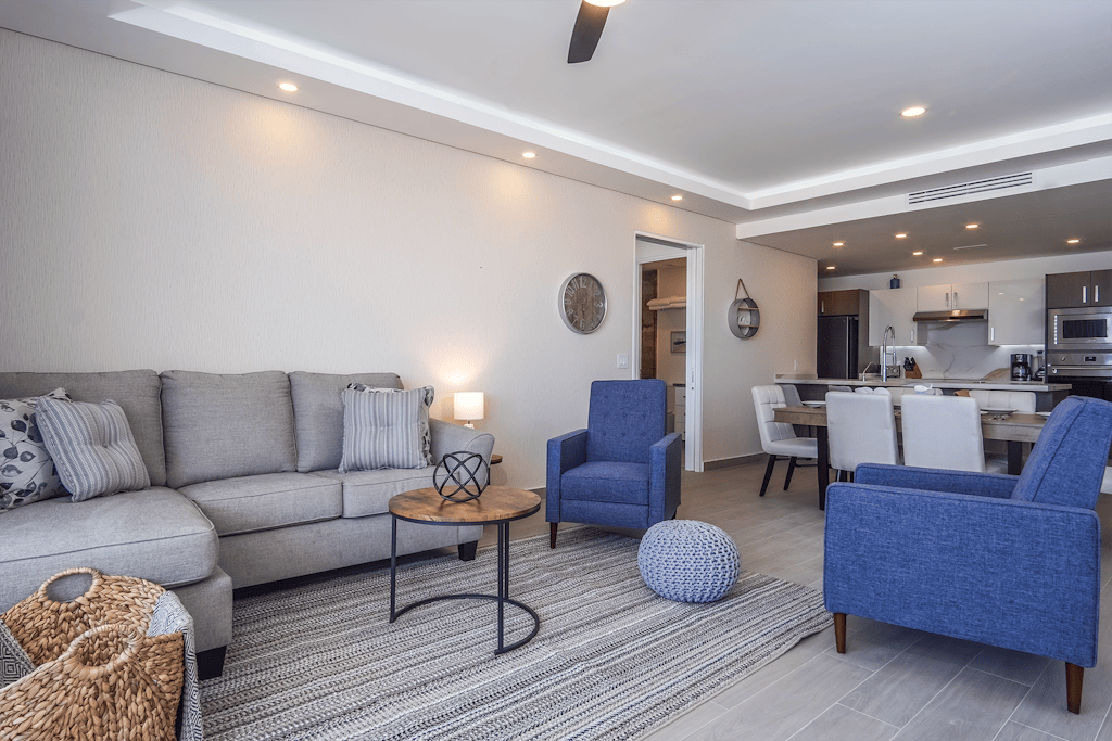 Cozy beach front getaway Encantame Towers E304