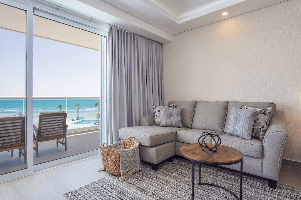 Cozy beach front getaway Encantame Towers E304