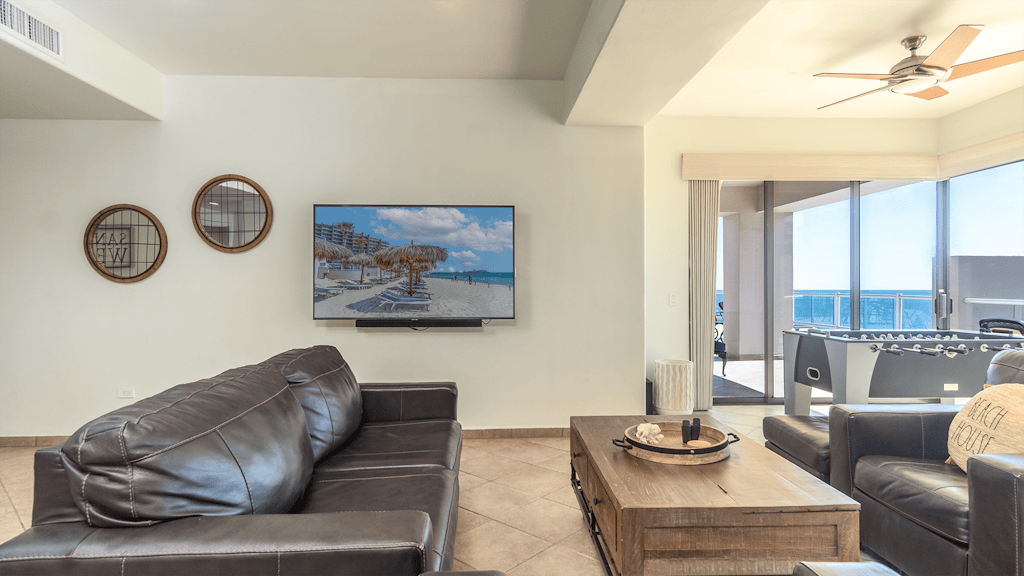 PENTHOUSE**Las Palomas 3 BR 3 BA Diamante 1006