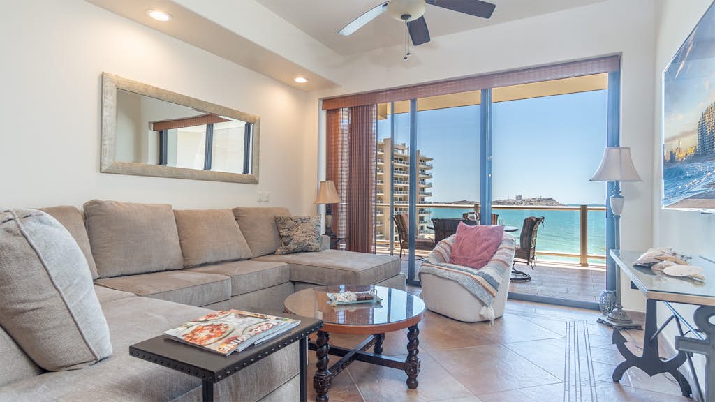 Las Palomas 2 BR 2 BA Cristal 503