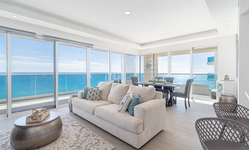 Delightful 2 bedroom condo Encantame Towers Verano 705