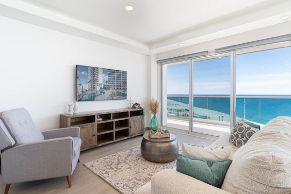 Delightful 2 bedroom condo Encantame Towers Verano 705