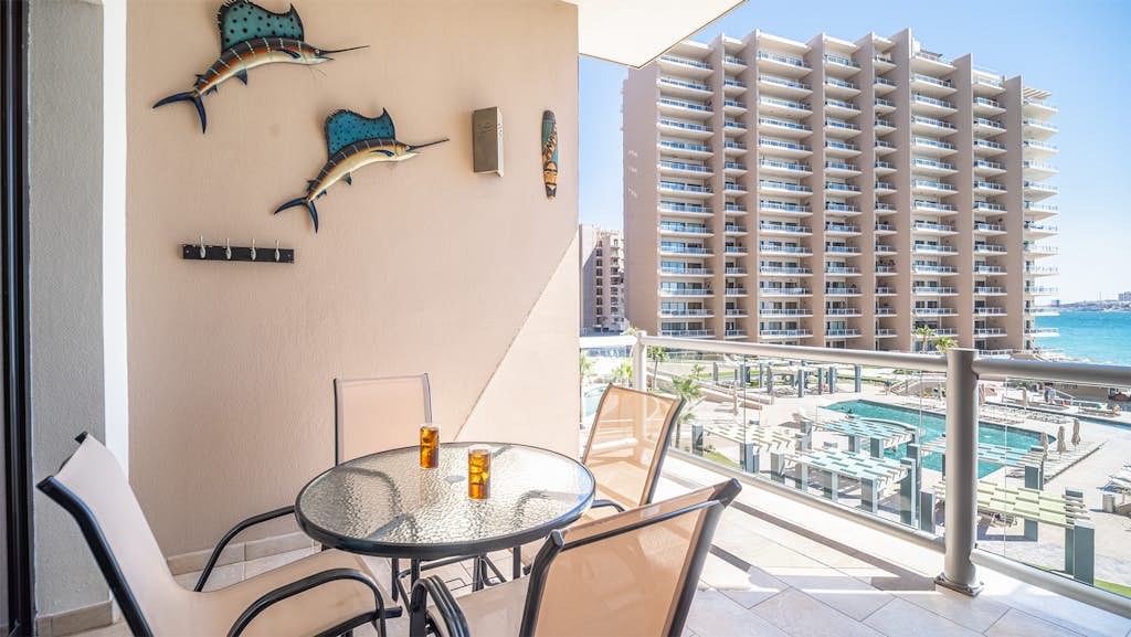 Phase 2 1 BR 1BA Cordoba 302 plus room
