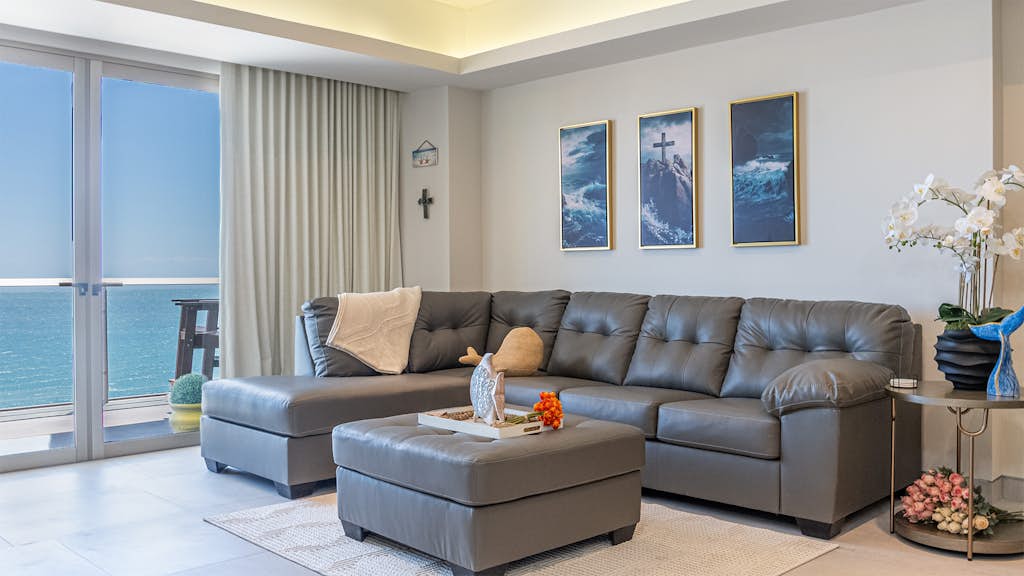 One 1604 – Refined Beach Escape Featuring Striking Beachfront Views