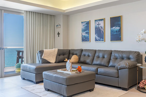 One 1604 – Refined Beach Escape Featuring Striking Beachfront Views