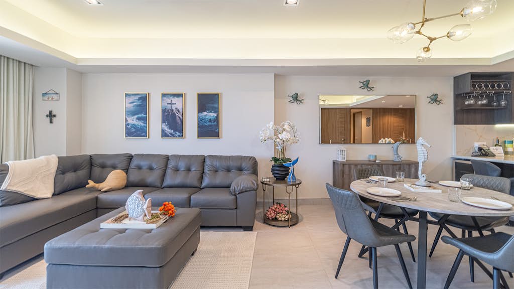 One 1604 – Refined Beach Escape Featuring Striking Beachfront Views