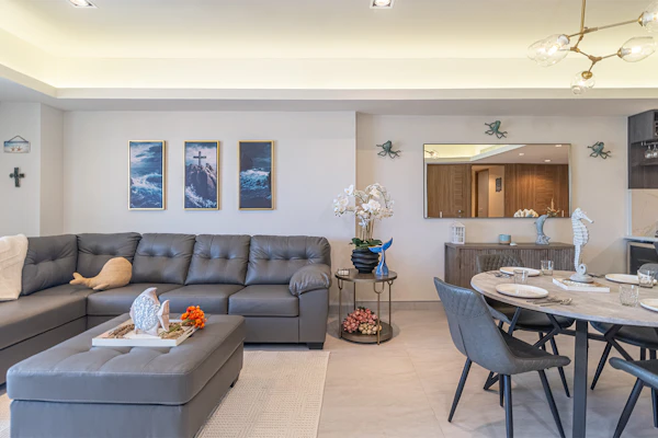 One 1604 – Refined Beach Escape Featuring Striking Beachfront Views