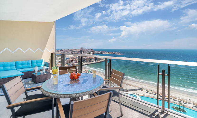 One 1604 – Refined Beach Escape Featuring Striking Beachfront Views