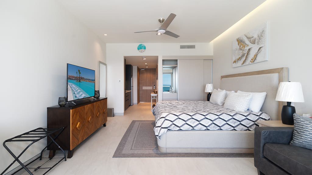 One 1402B Hotel Room: New Beachfront Resort, Style & Comfort