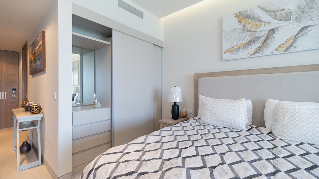 One 1402B Hotel Room: New Beachfront Resort, Style & Comfort