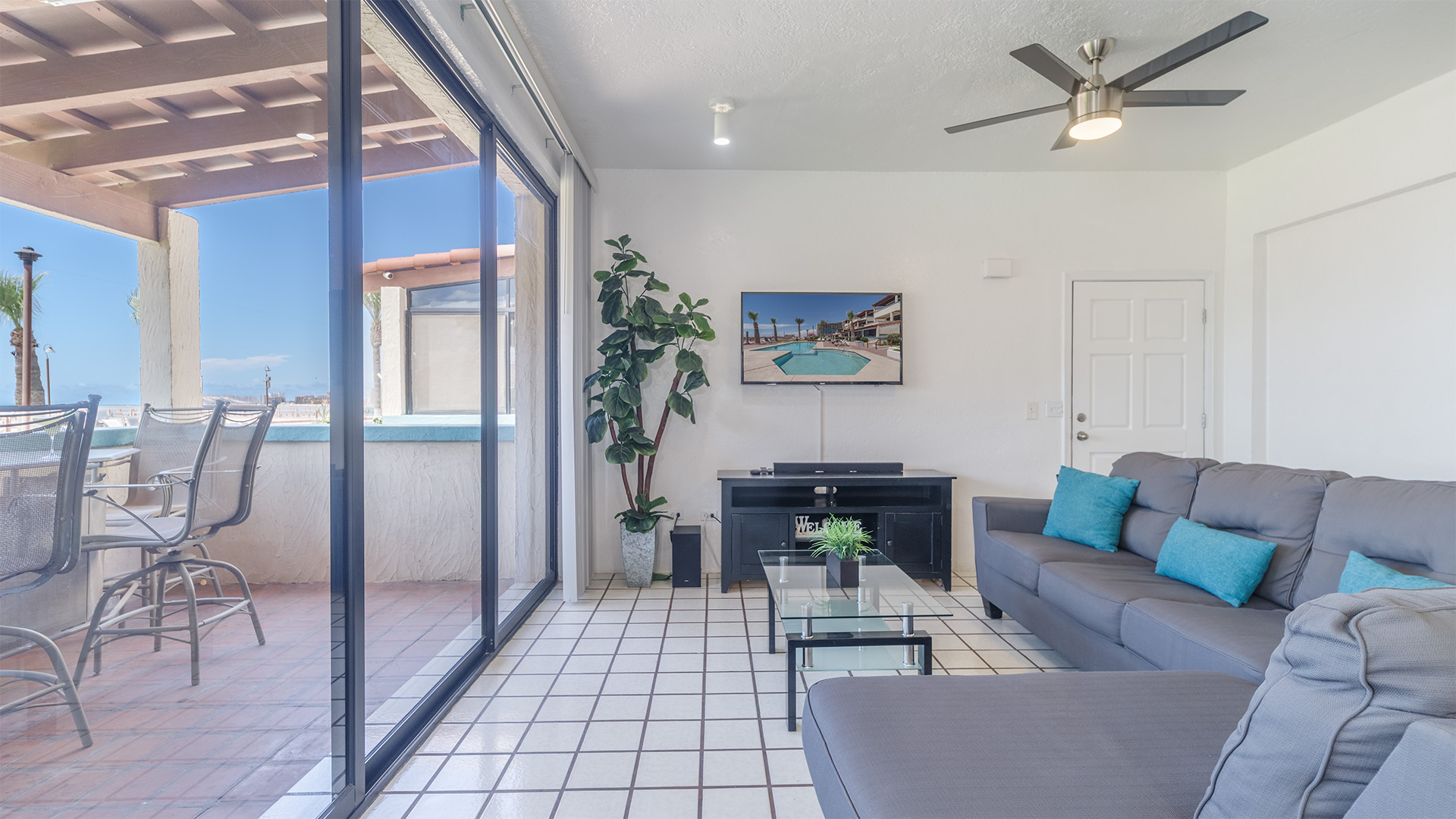 Las Gaviotas 436  Mid-century Ocean View Apartment