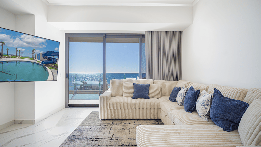 R304 Encantame Soleil: Spacious 3BR Beachfront Retreat with Stunning Ocean Views