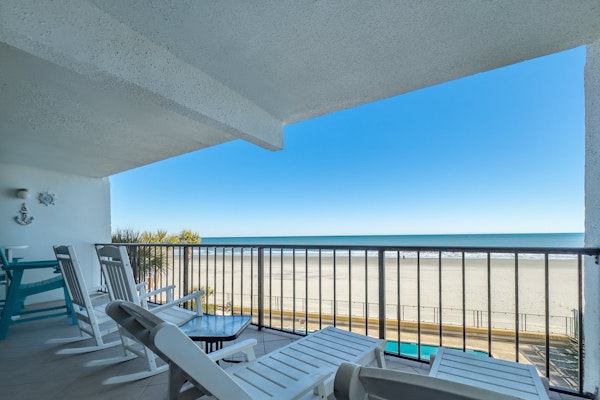 Stunning 3 BR Oceanfront Condo with Panoramic Views and Resort Amenities-Brigadune 3F