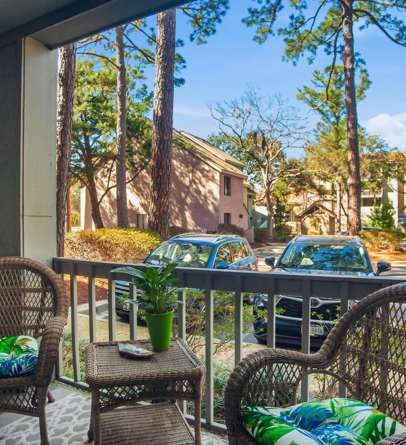 909 Cutter Court | Modern Sea Pines Retreat