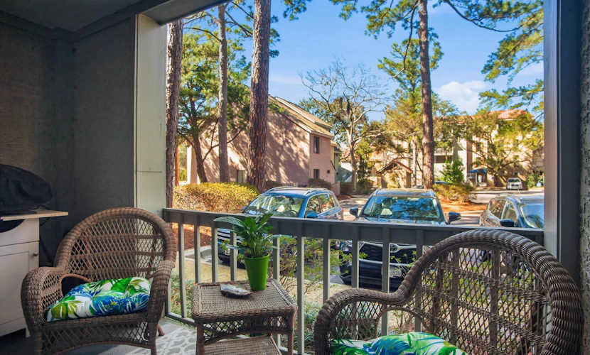 909 Cutter Court | Modern Sea Pines Retreat