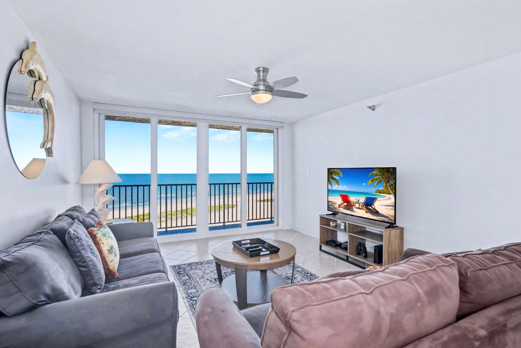 Waterfront Resort Gulf View | Pool & Beach Access