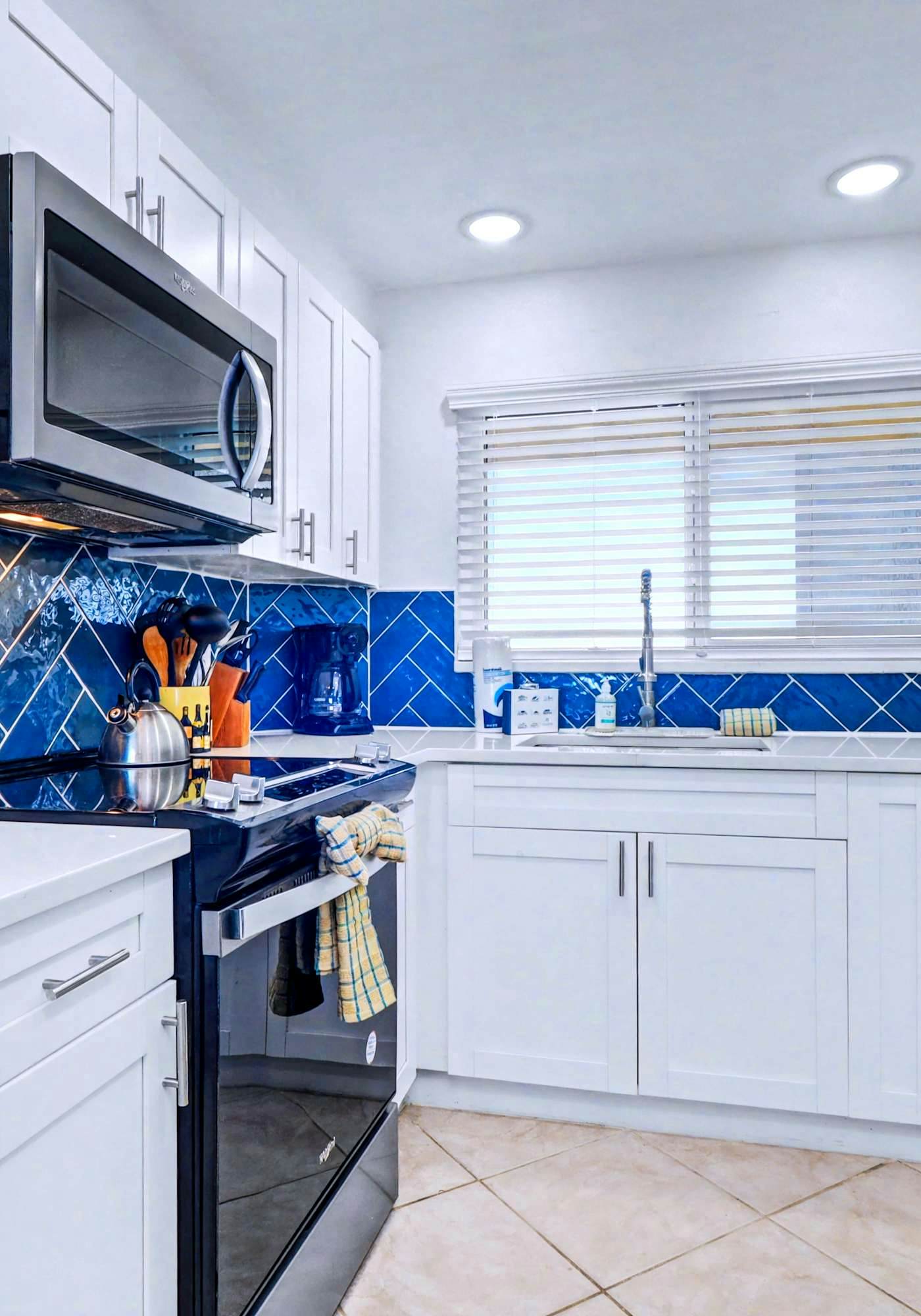 Waterfront Resort Gulf View | Pool & Beach Access