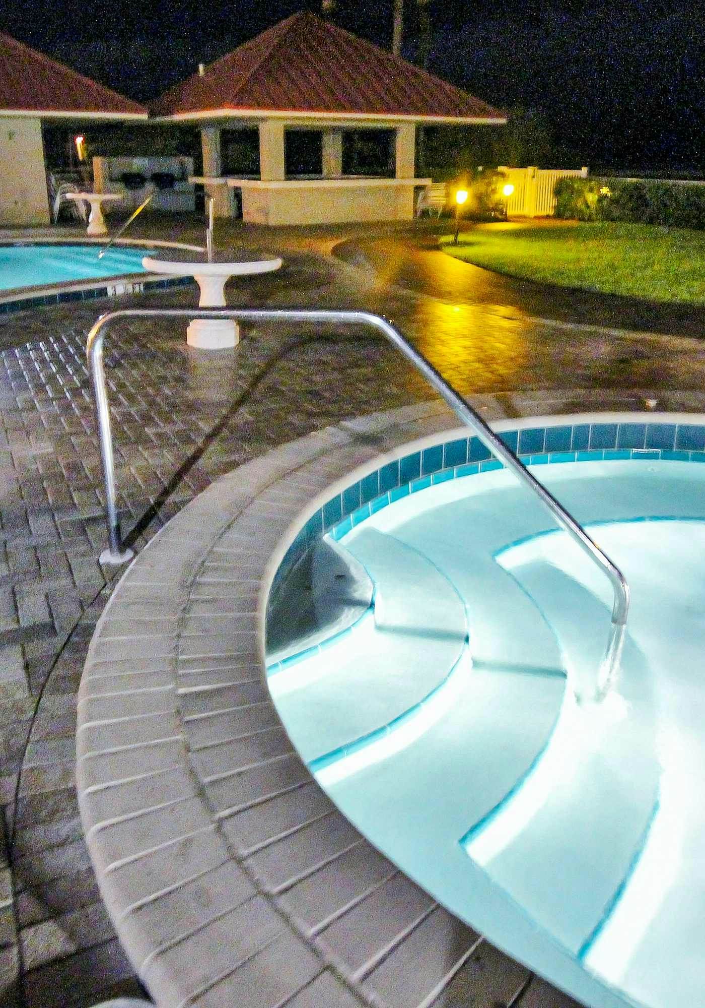 Waterfront Resort Gulf View | Pool & Beach Access