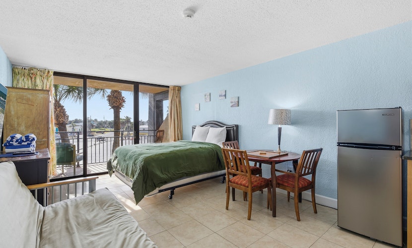 Beachside Studio at Hawaiian Inn w/ Pools & Beach Access