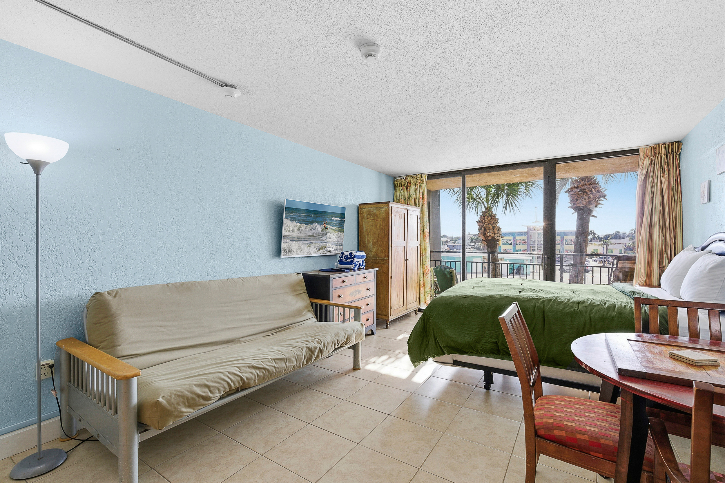 Beachside Studio at Hawaiian Inn w/ Pools & Beach Access