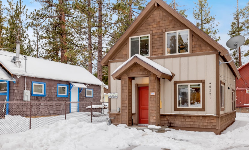 Ursa Major Lodge Walk to Lake & Village Hot tub firepit