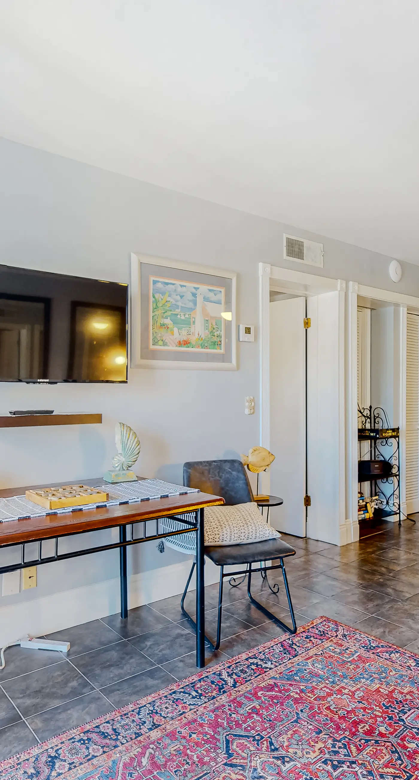 Ocean-view condo near the beach with indoor pool, gym, & basketball