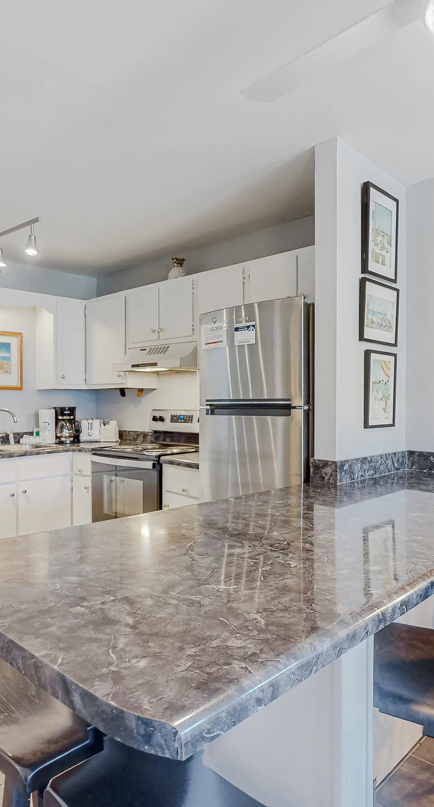 Ocean-view condo near the beach with indoor pool, gym, & basketball