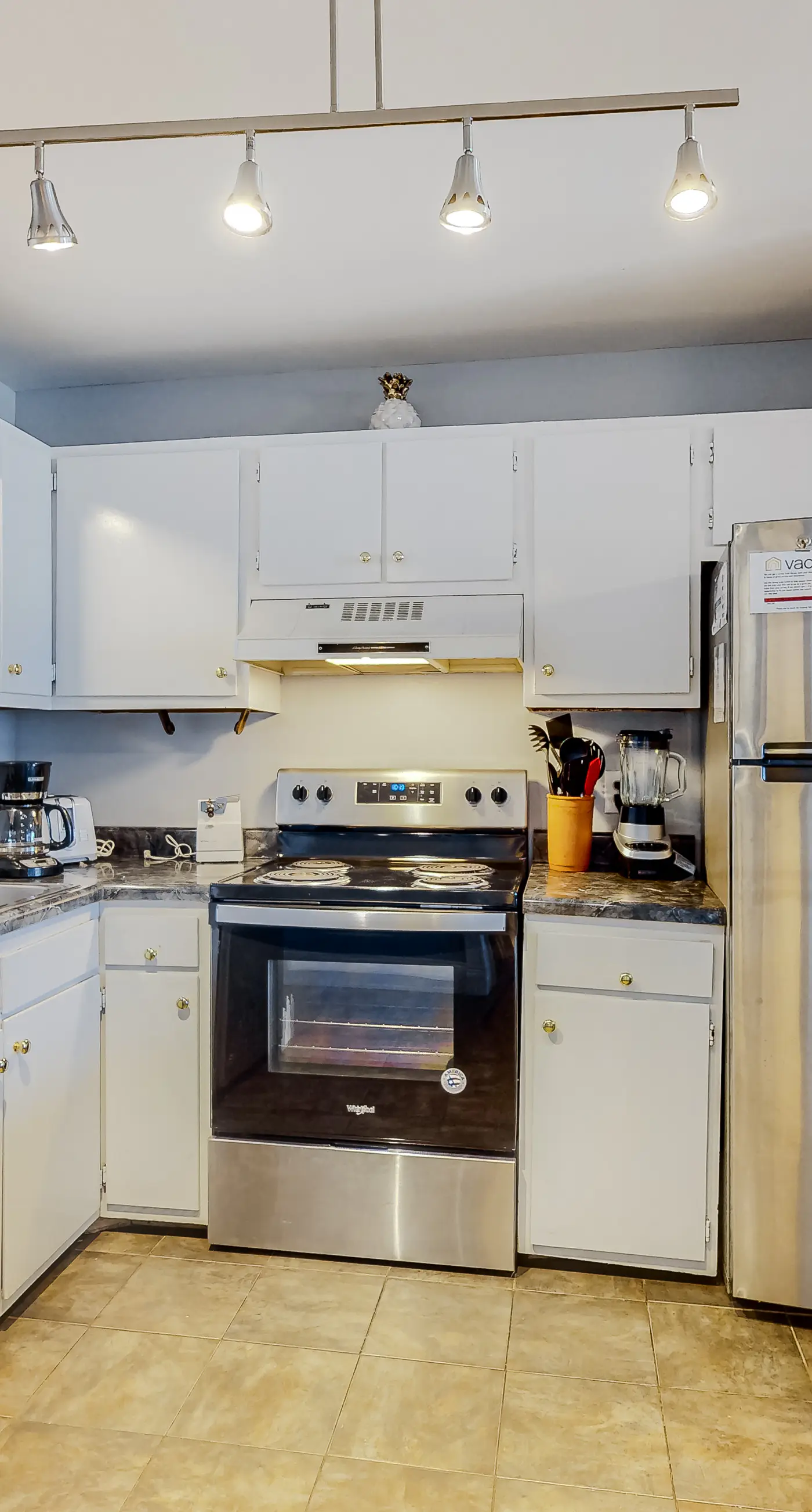 Ocean-view condo near the beach with indoor pool, gym, & basketball