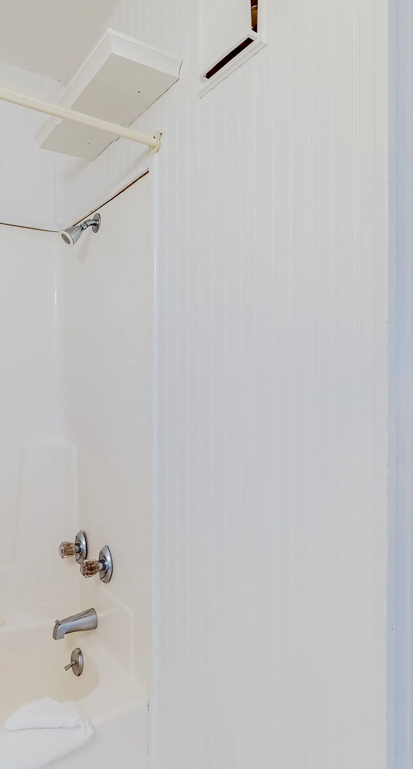 Ocean-view condo near the beach with indoor pool, gym, & basketball