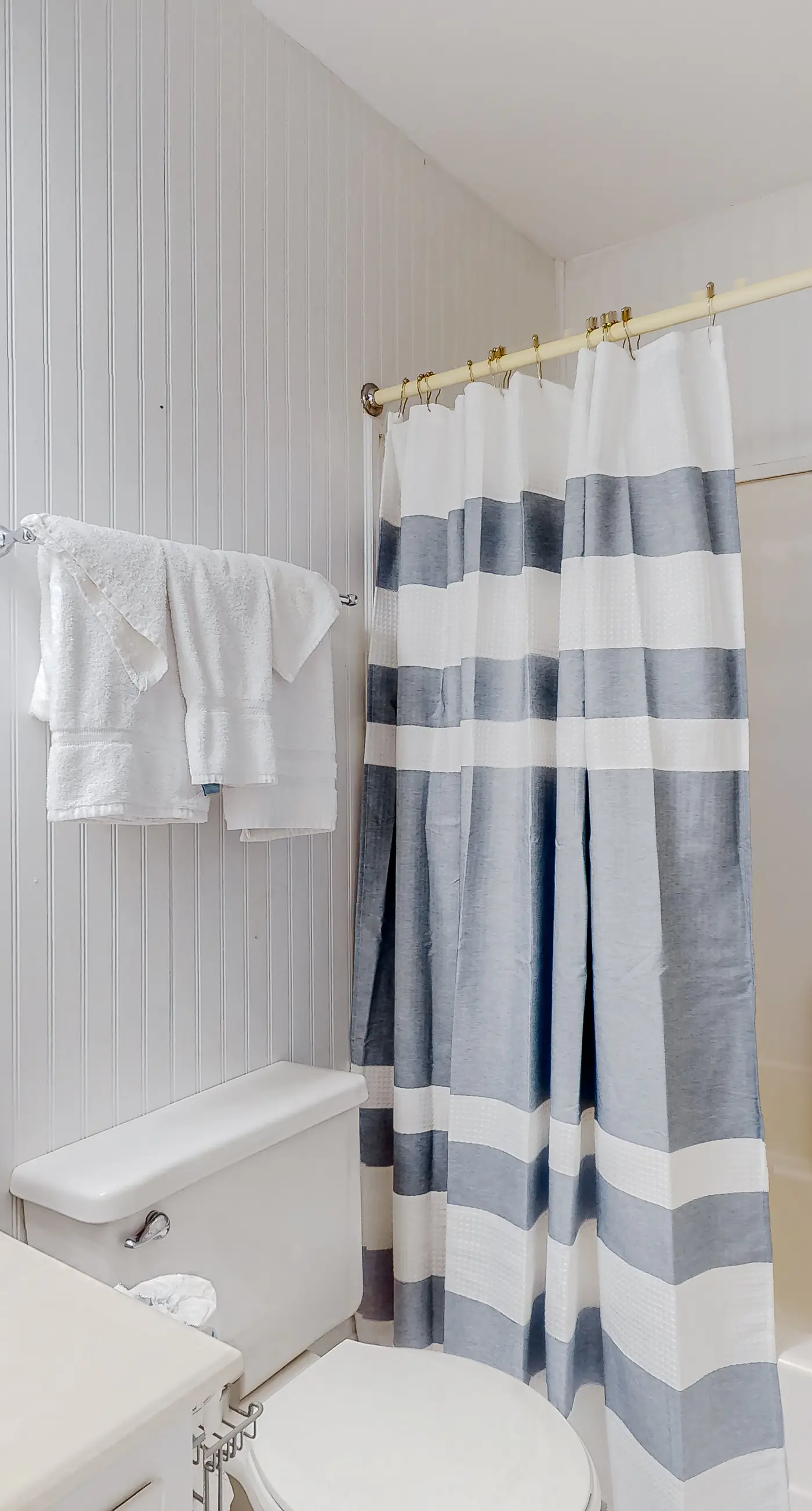 Ocean-view condo near the beach with indoor pool, gym, & basketball