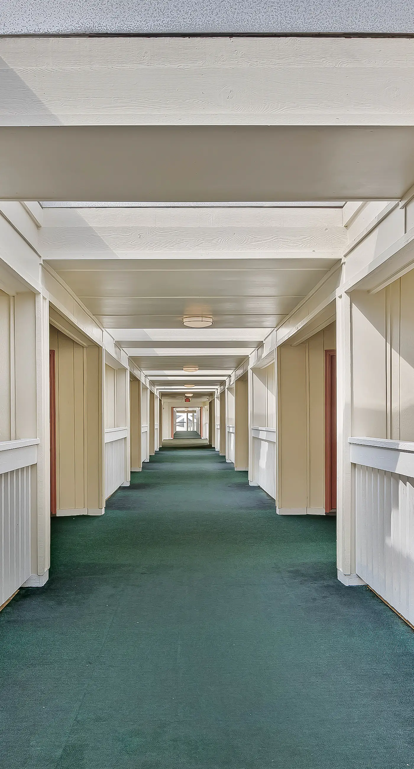 Ocean-view condo near the beach with indoor pool, gym, & basketball