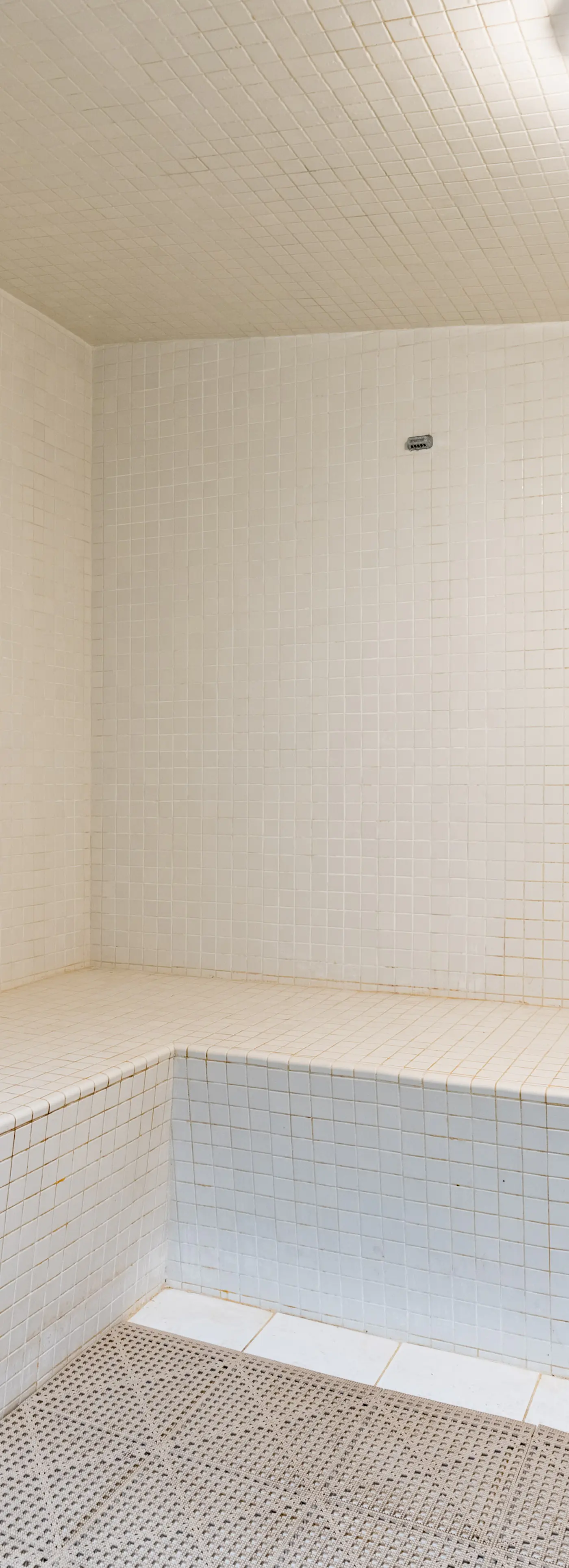 Ocean-view condo near the beach with indoor pool, gym, & basketball