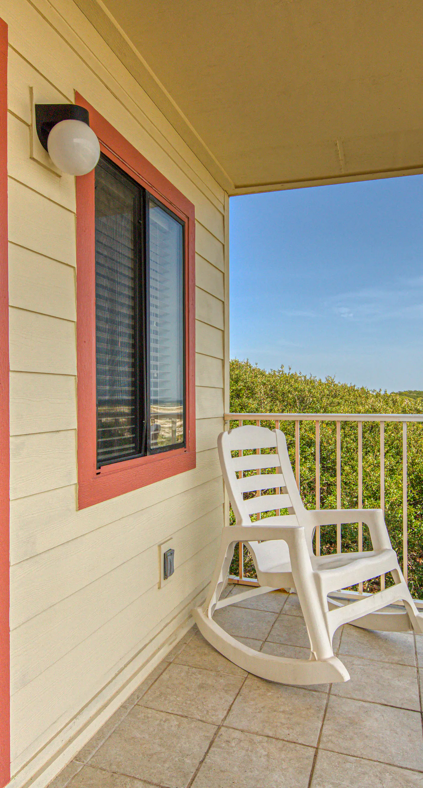 Waterfront getaway with beach view, shared pools & sports courts