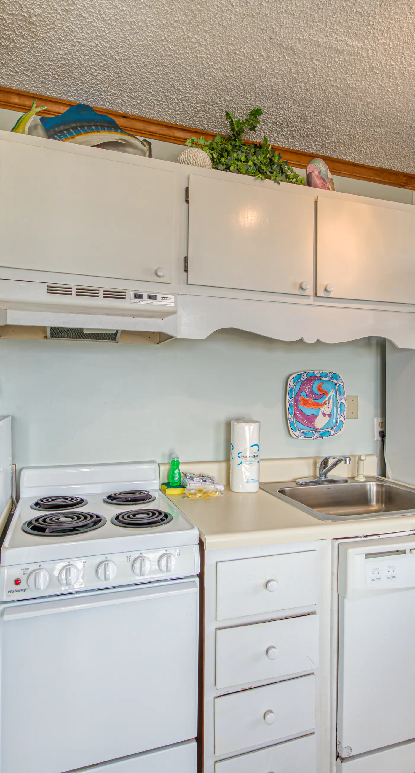 Waterfront getaway with beach view, shared pools & sports courts