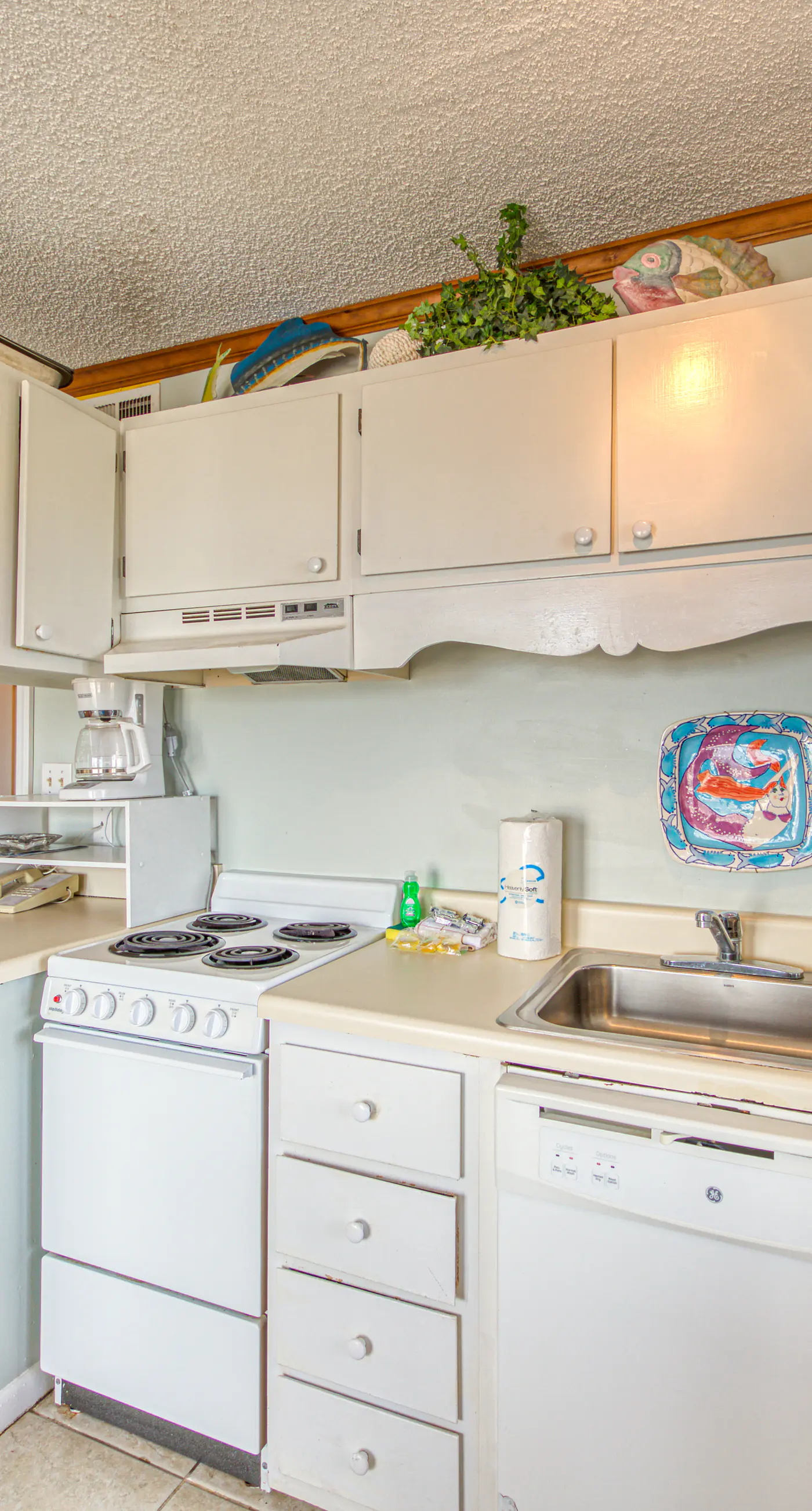 Waterfront getaway with beach view, shared pools & sports courts