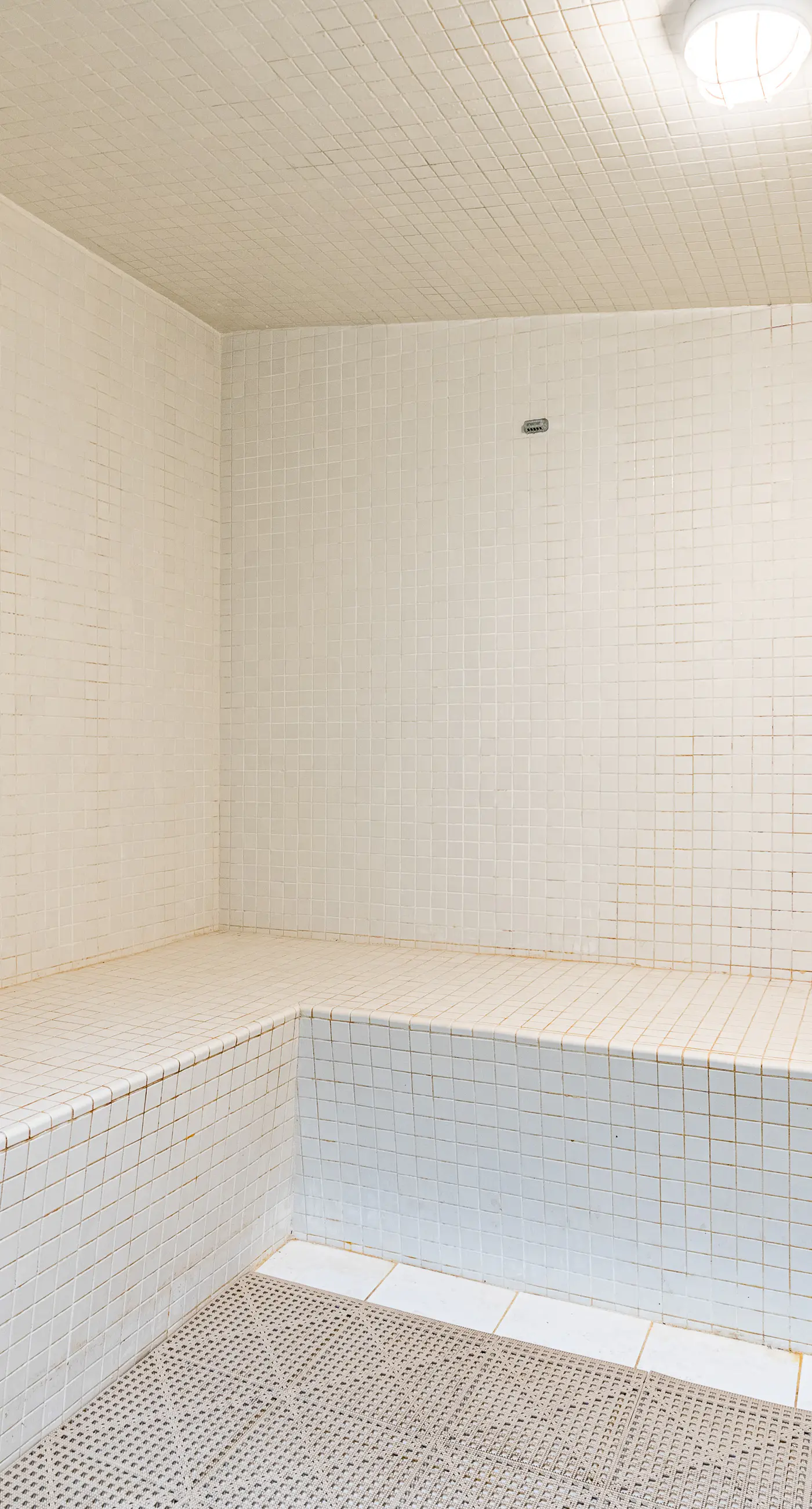 Waterfront getaway with beach view, shared pools & sports courts