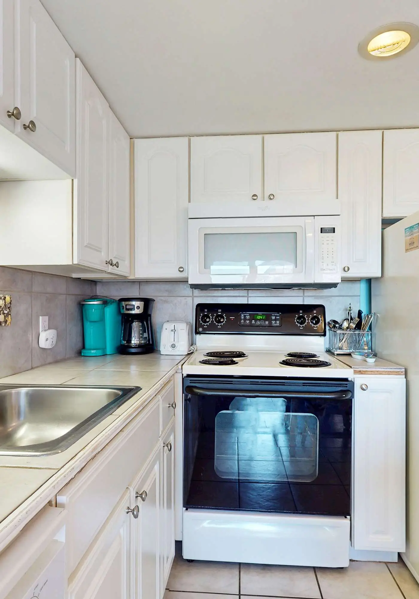 Lovely condo with balcony & gym - great for couples retreat
