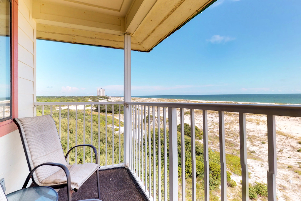 Third floor ocean view condo with shared pool and beach access