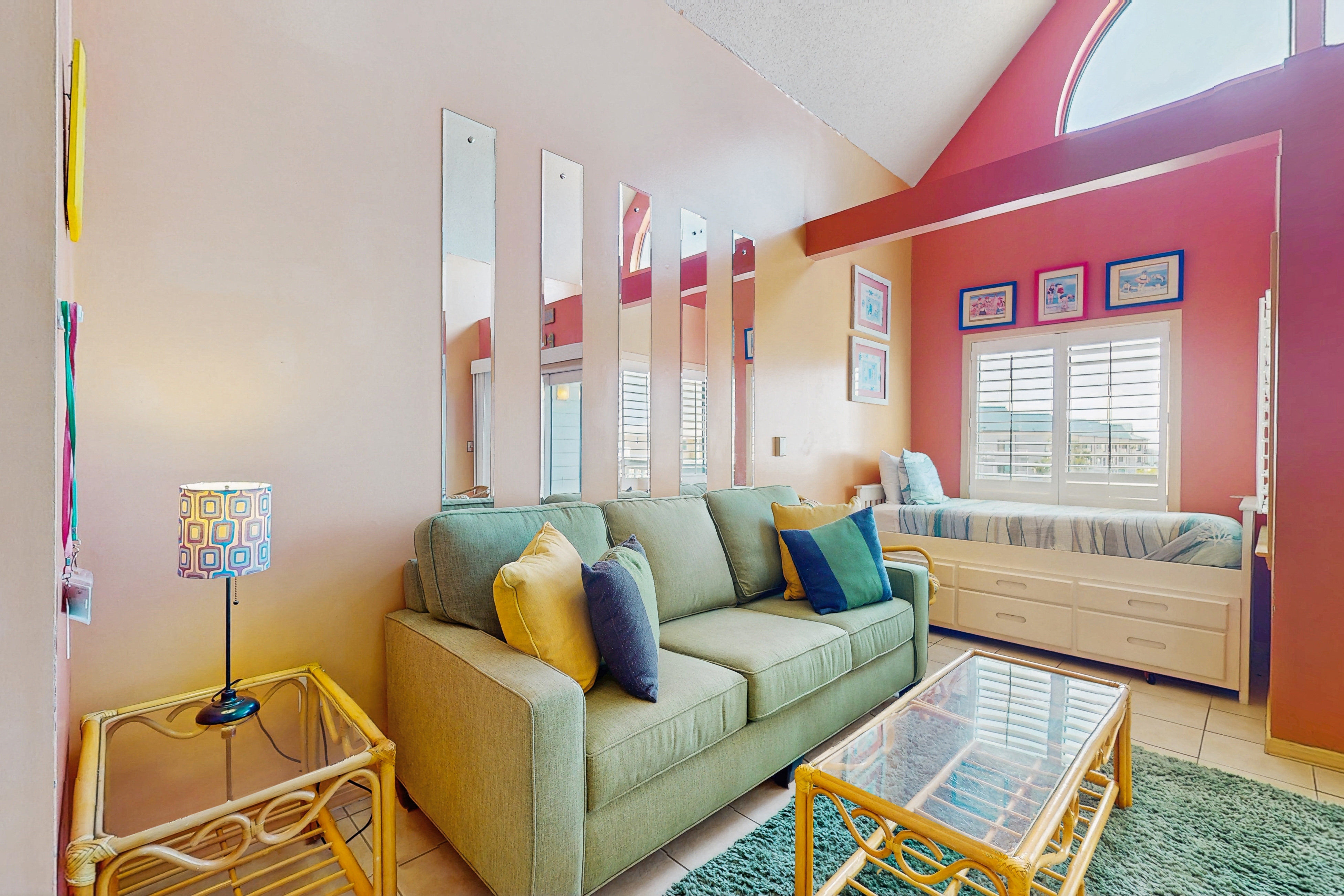 Cozy resort condo near the beach with hot tub & pool