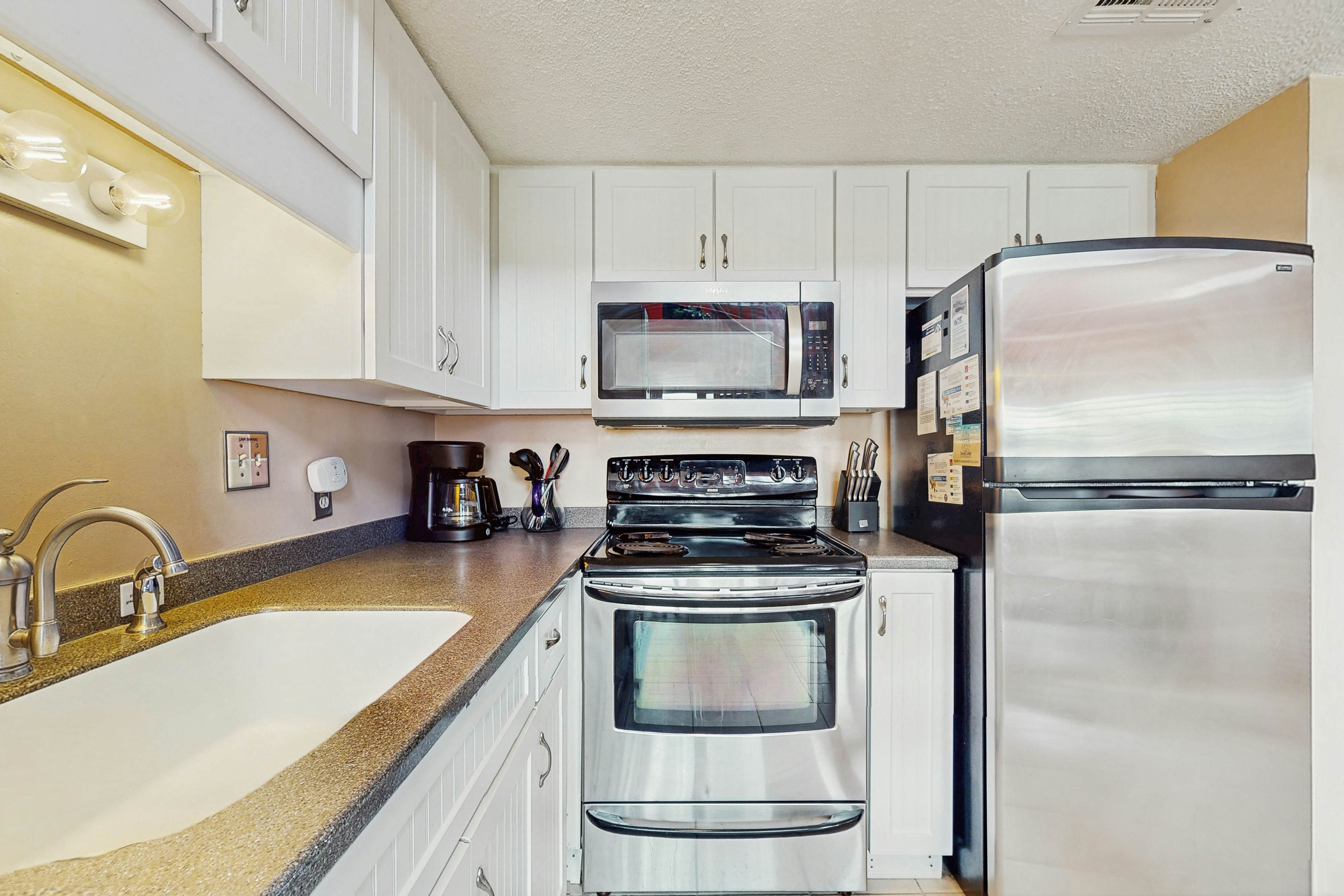 Cozy resort condo near the beach with hot tub & pool