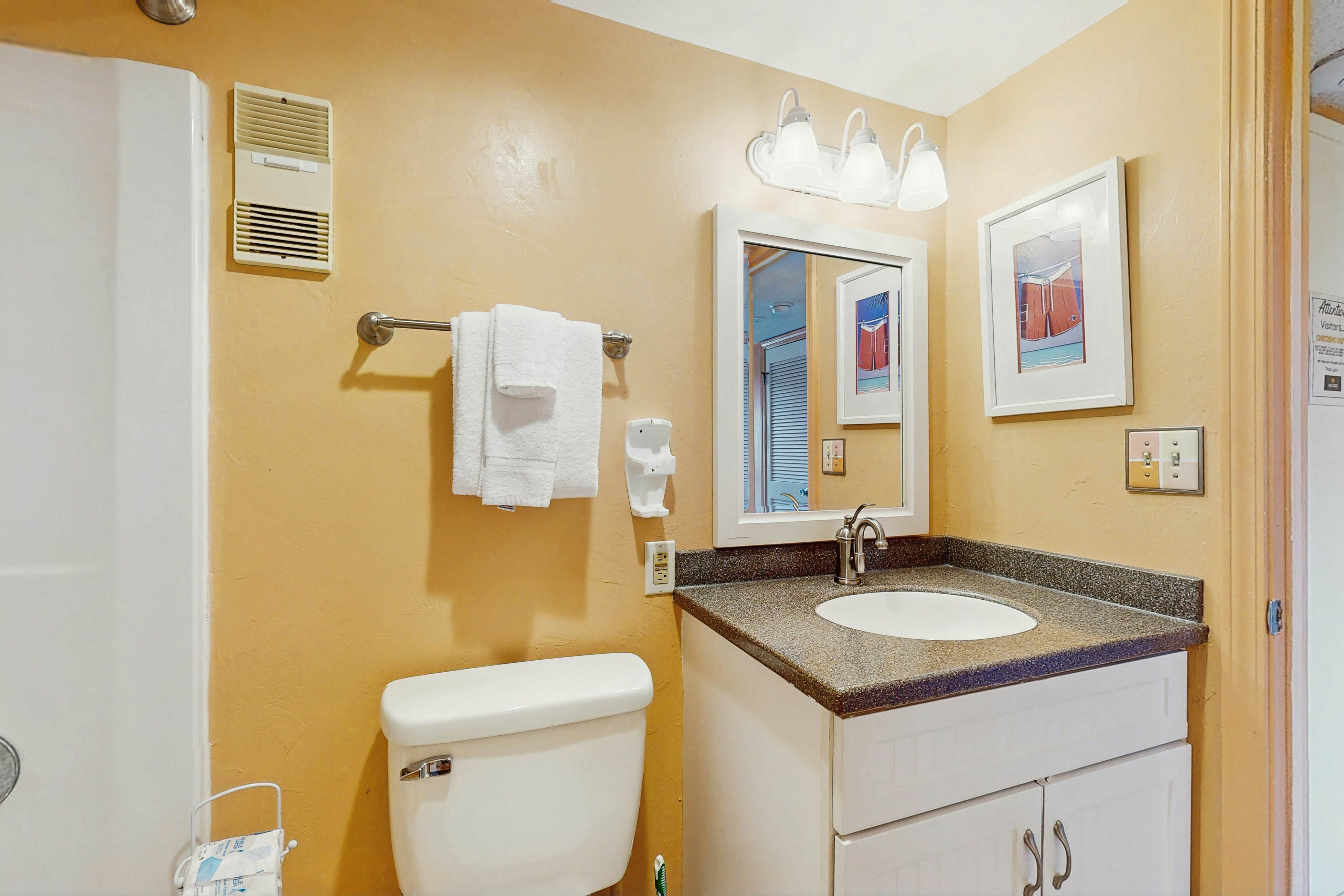 Cozy resort condo near the beach with hot tub & pool