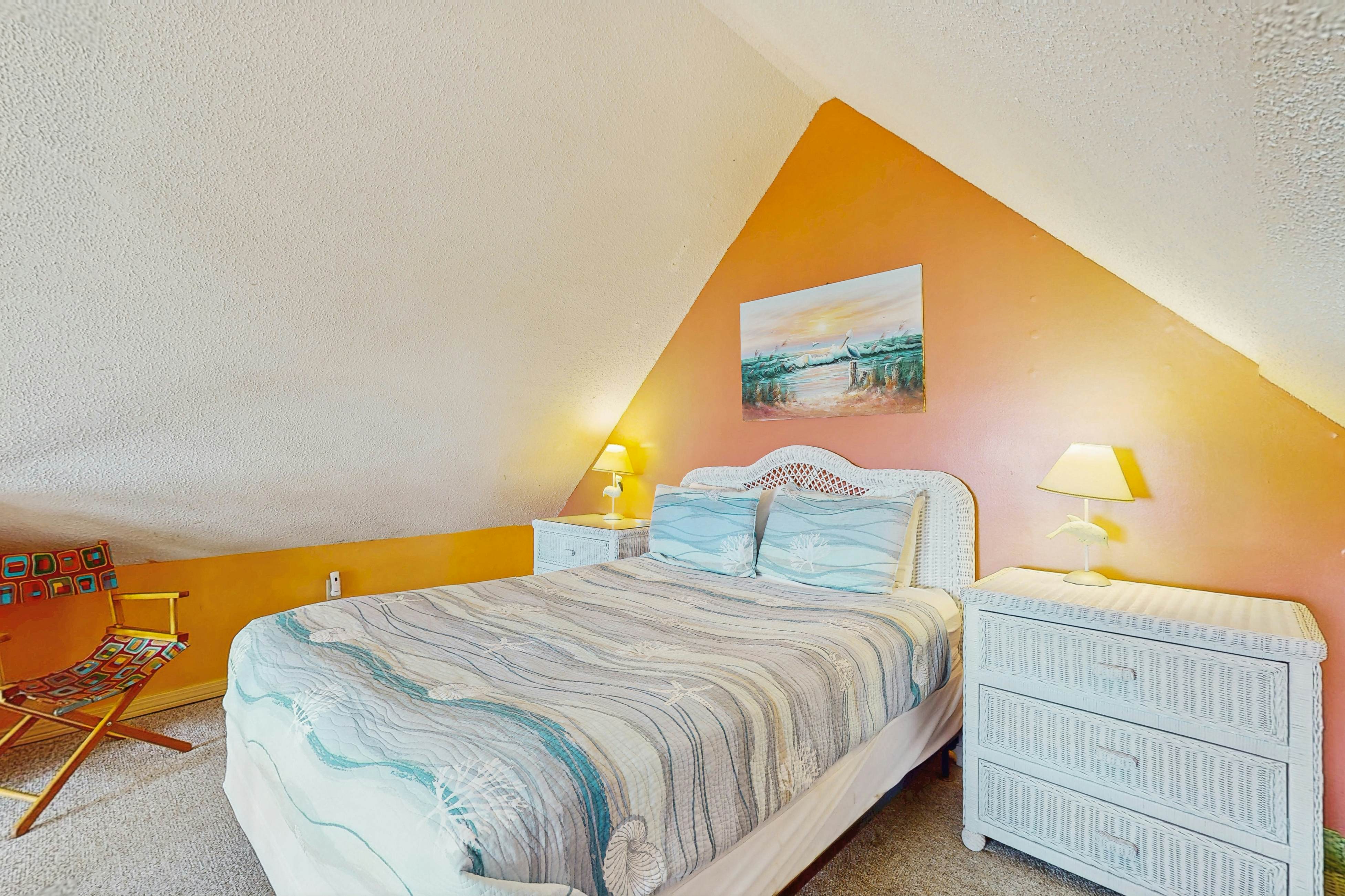 Cozy resort condo near the beach with hot tub & pool