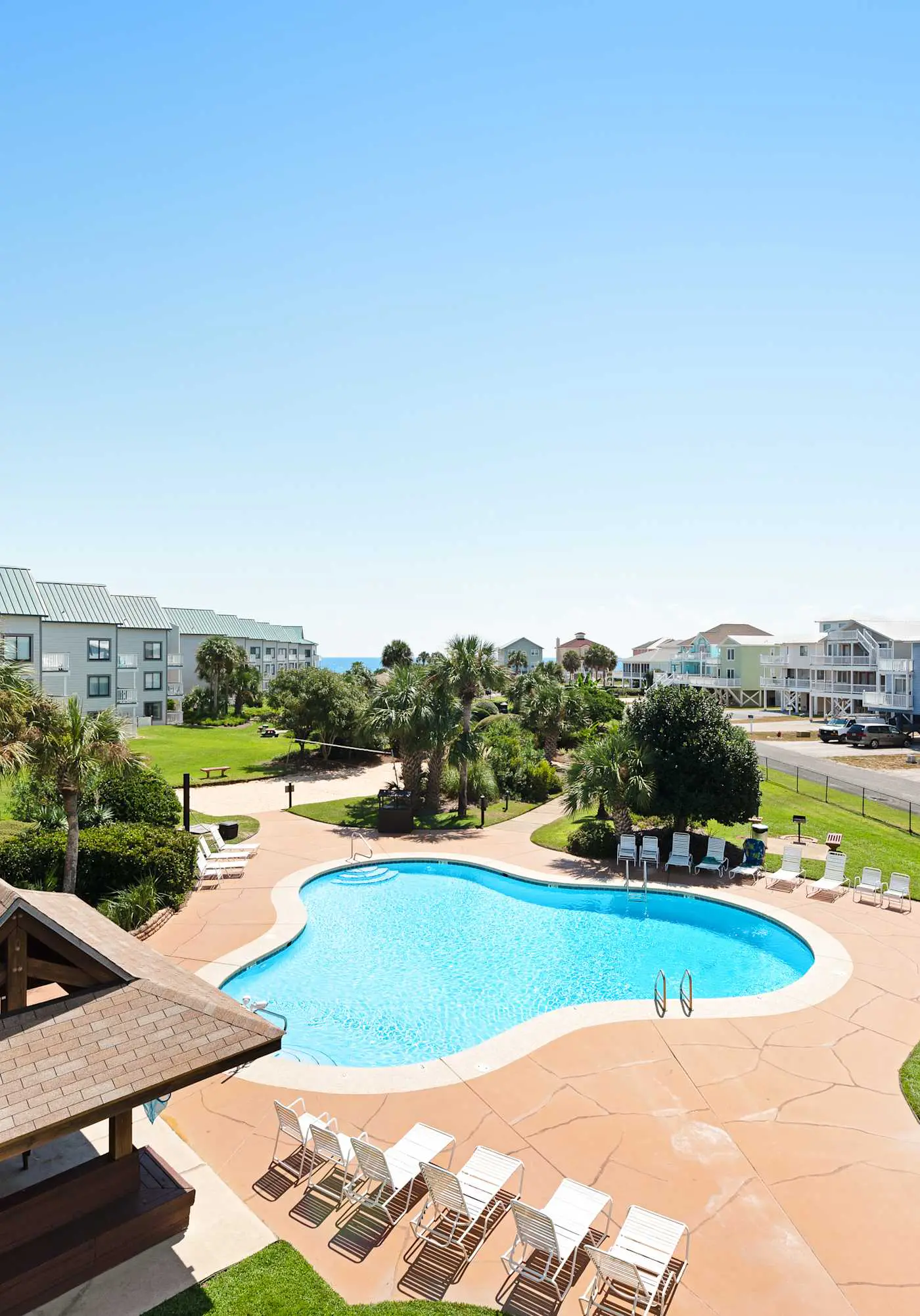 Cozy resort condo near the beach with hot tub & pool