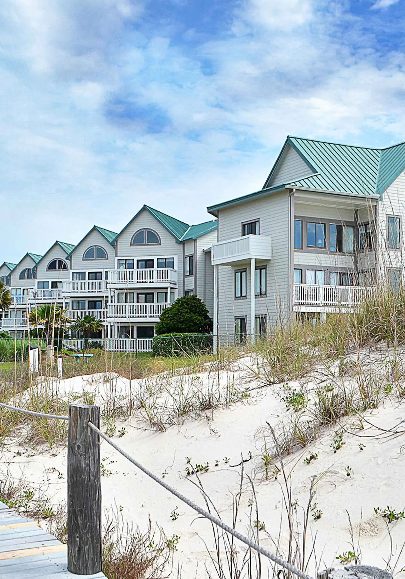 Cozy resort condo near the beach with hot tub & pool