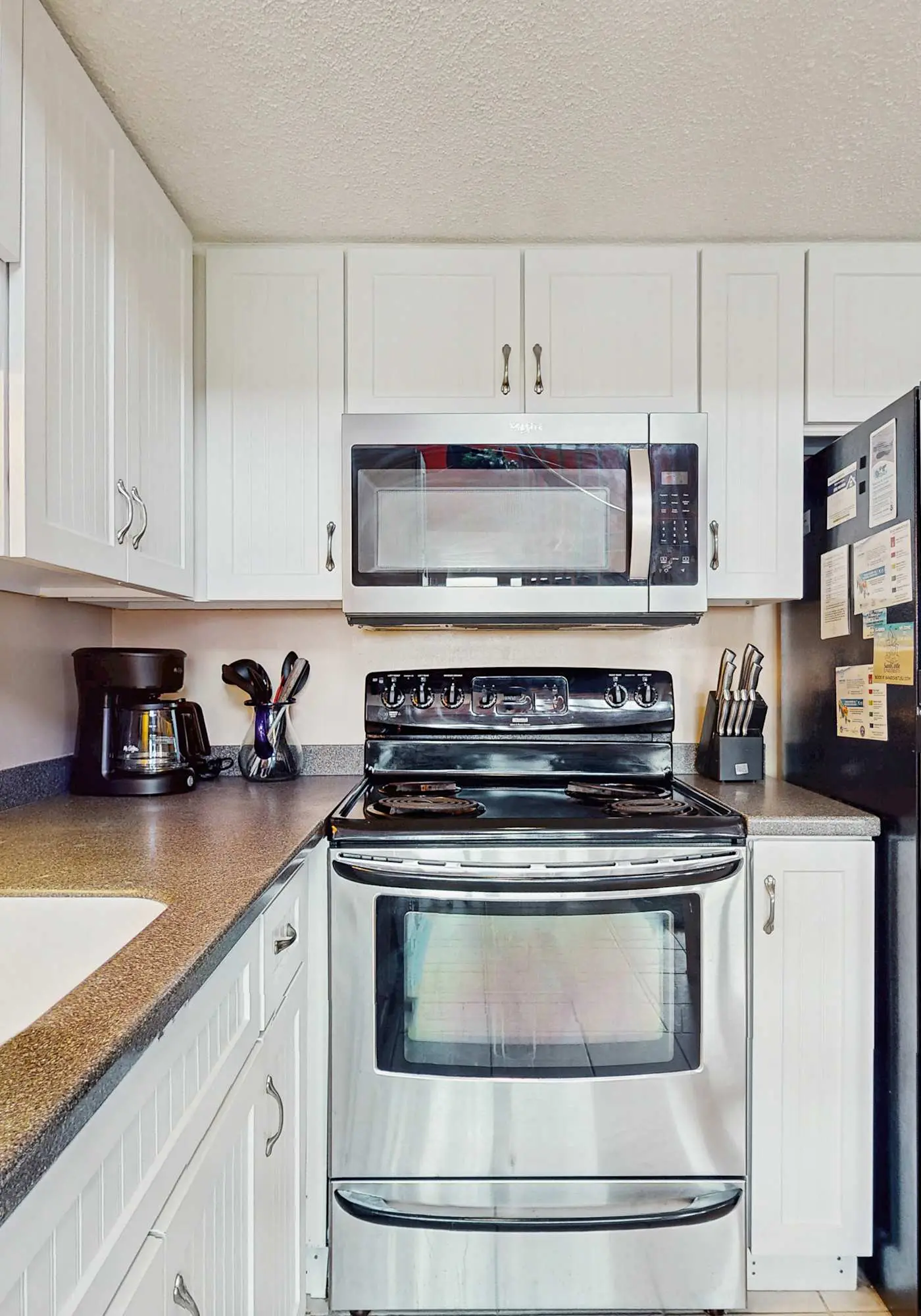 Cozy resort condo near the beach with hot tub & pool