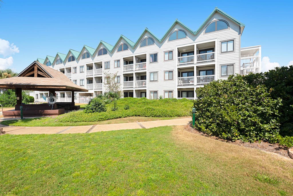 Cozy resort condo near the beach with hot tub & pool