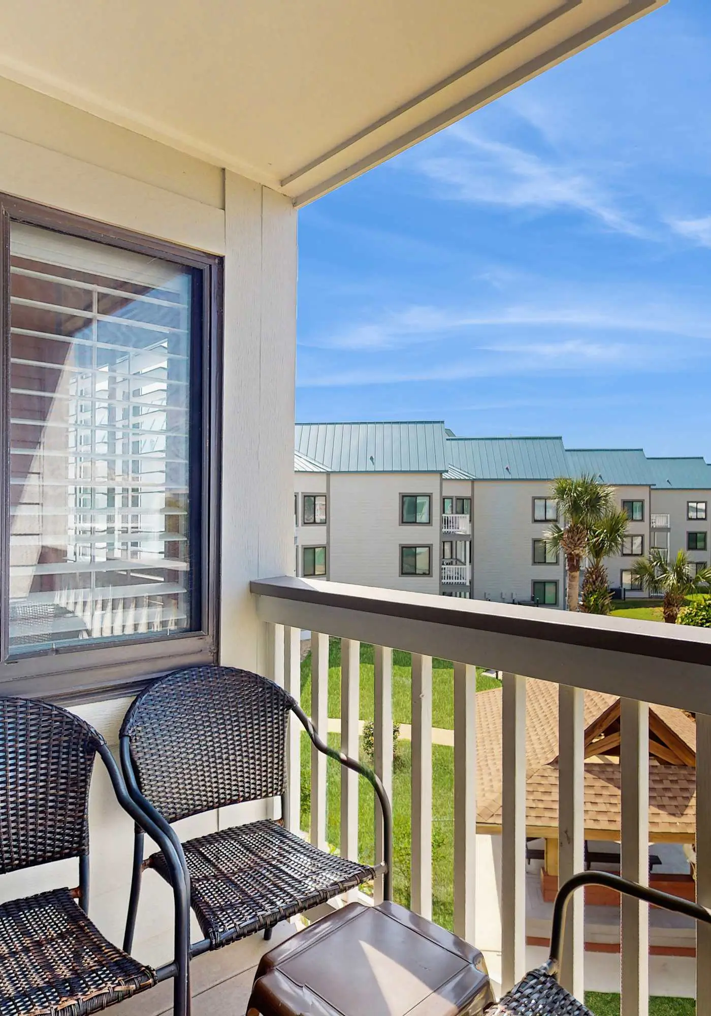 Cozy resort condo near the beach with hot tub & pool