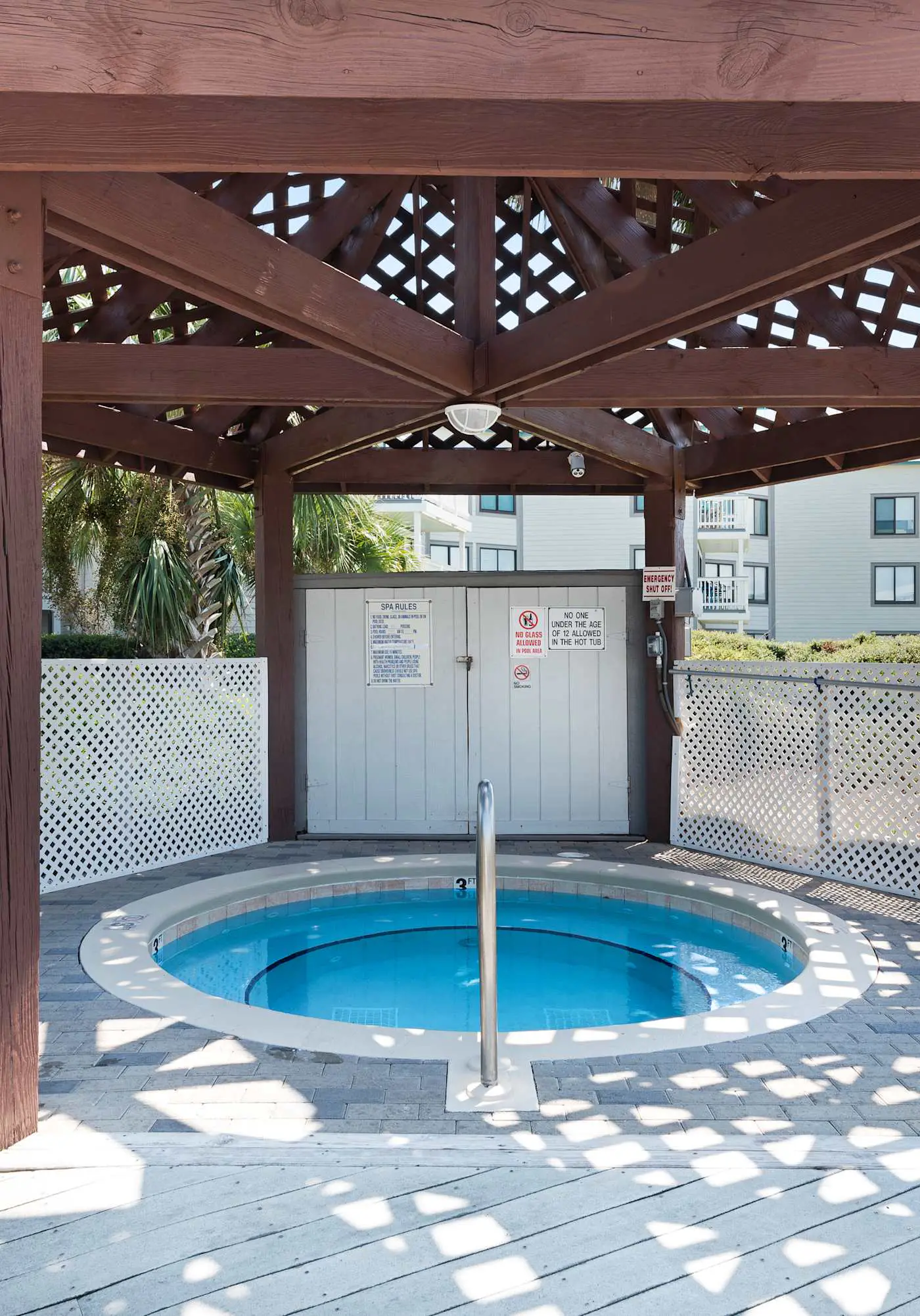 Cozy resort condo near the beach with hot tub & pool