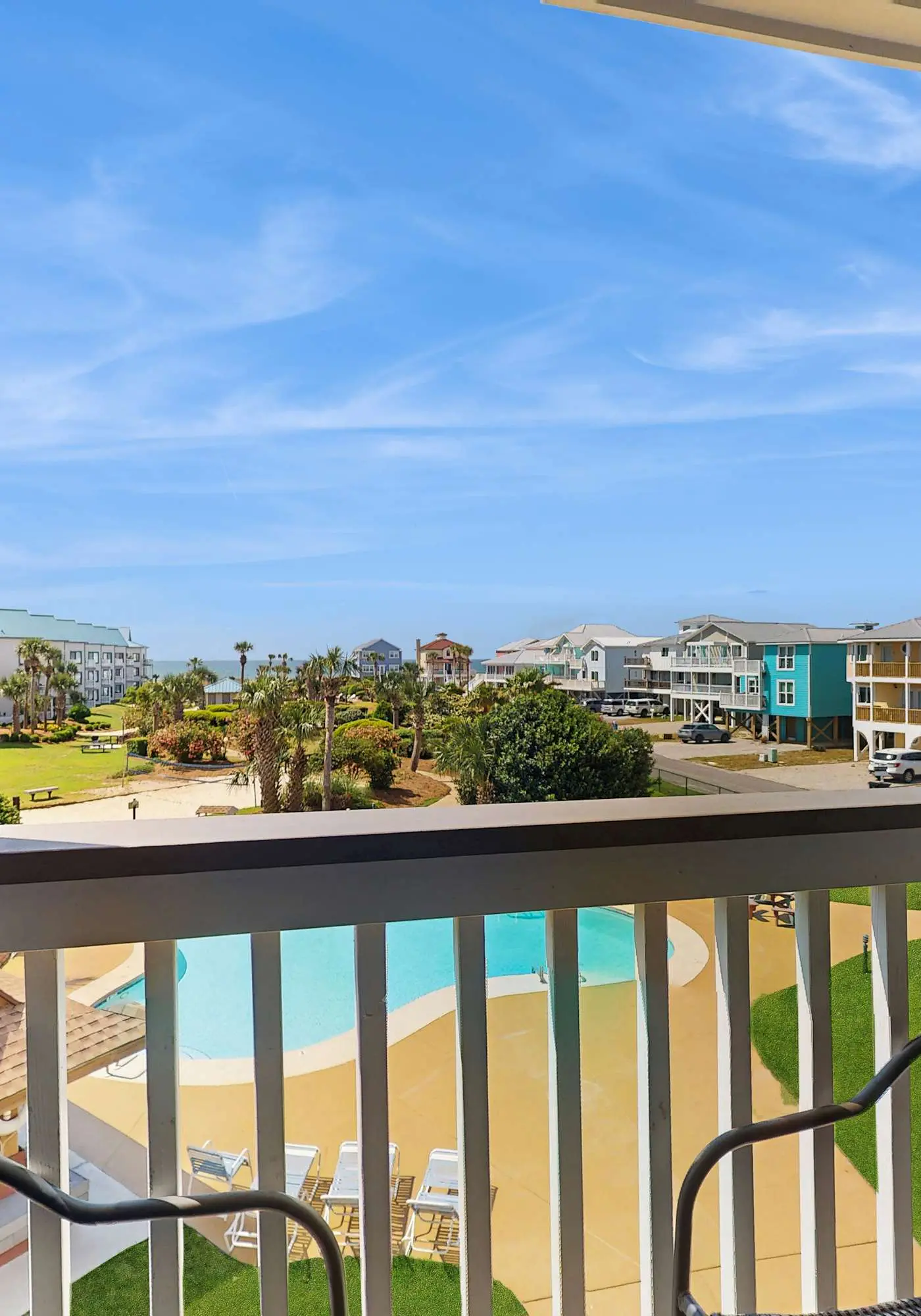 Cozy resort condo near the beach with hot tub & pool