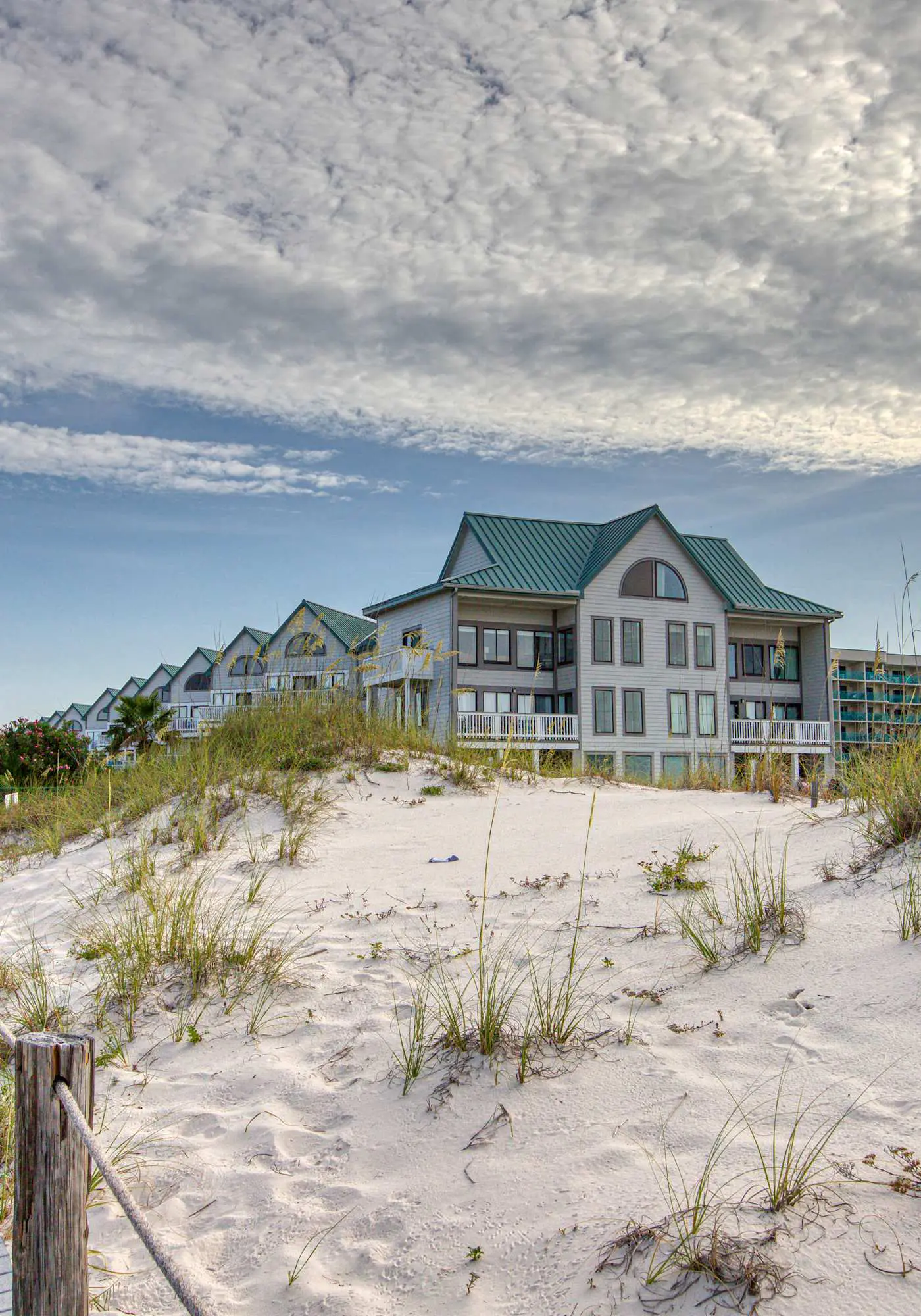 Cozy resort condo near the beach with hot tub & pool